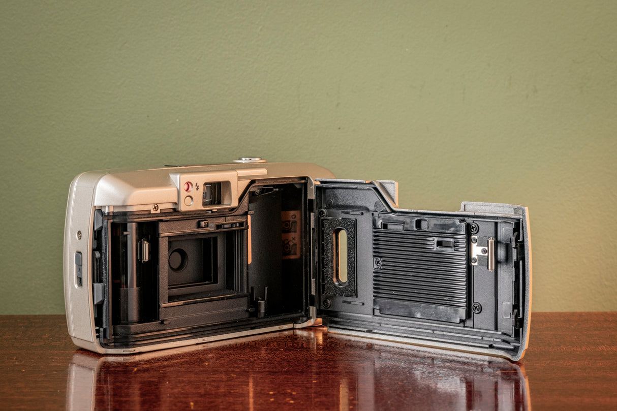 RARE Olympus Trip AF-50 QUARTZ DATE BACK 35mm Point and Shoot Film Camera