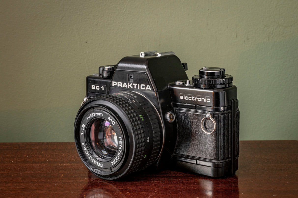 * RARE * Praktica BC1 35mm Film Camera Kit with Pentacon 50mm F1.8, 28mm F2.8 & 135mm F2.8 Lens + Incredible old leather carry case