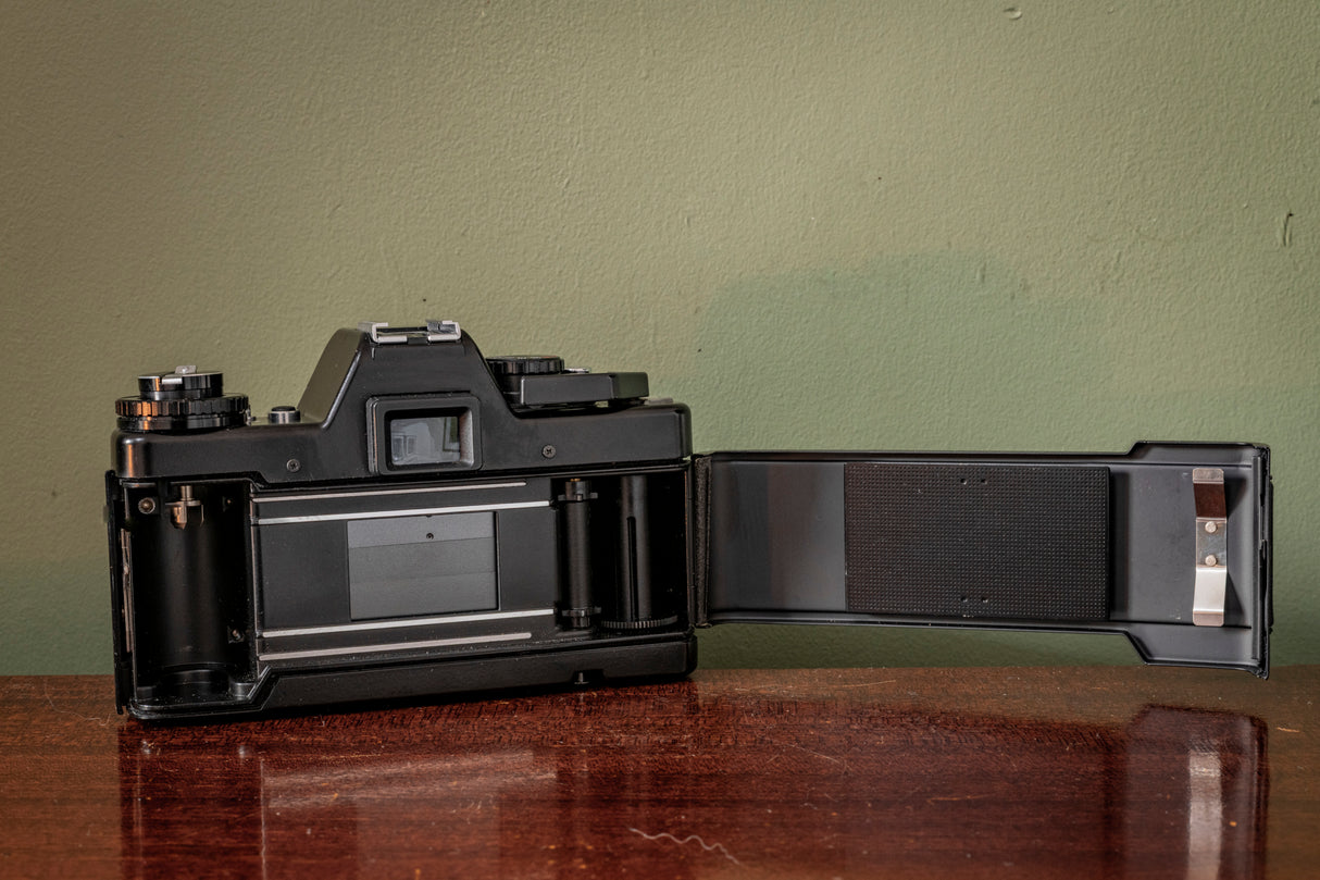 * RARE * Praktica BC1 35mm Film Camera Kit with Pentacon 50mm F1.8, 28mm F2.8 & 135mm F2.8 Lens + Incredible old leather carry case