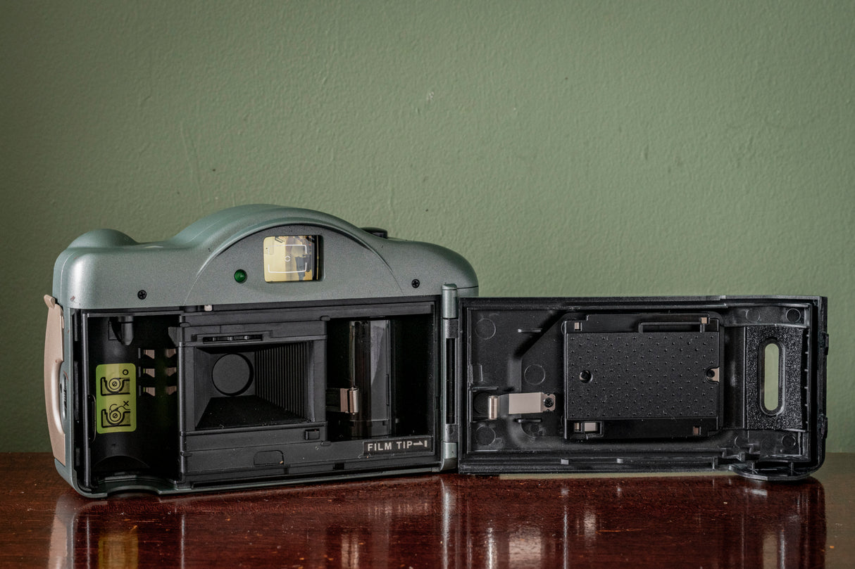 Polaroid 900 AF 35mm Point and Shoot Film Camera