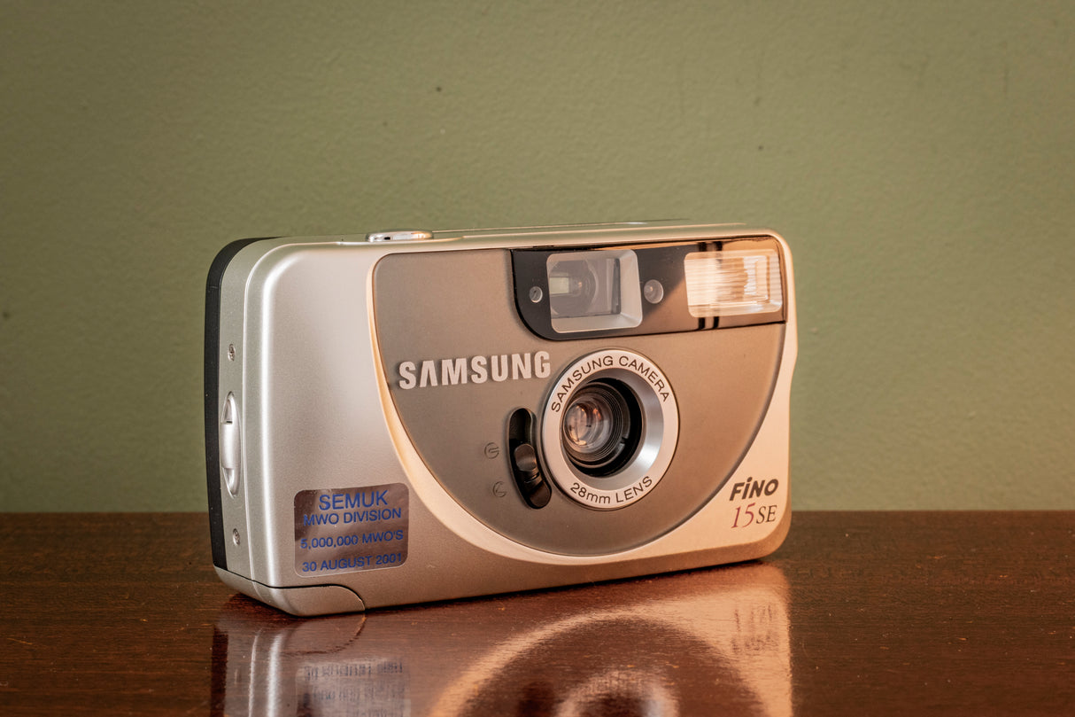 BRAND NEW BOXED Samsung Fino 15SE 35mm Point and Shoot Film Camera