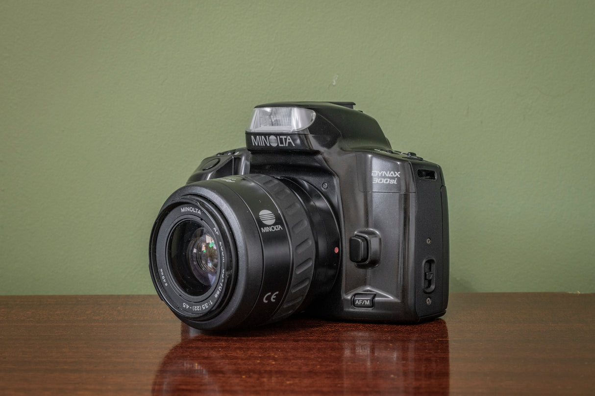Minolta Dynax 300si with Minolta 35-70mm F4.5 Zoom Lens