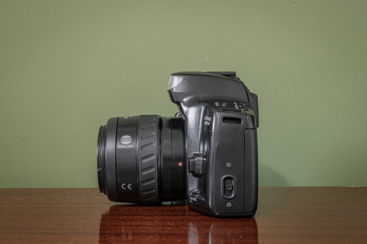 Minolta Dynax 300si with Minolta 35-70mm F4.5 Zoom Lens