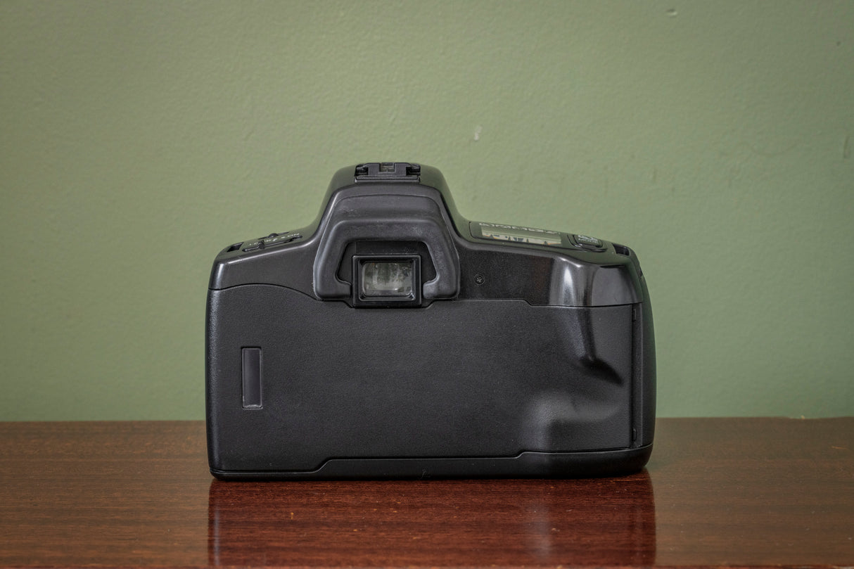 Minolta Dynax 300si with Minolta 35-70mm F4.5 Zoom Lens