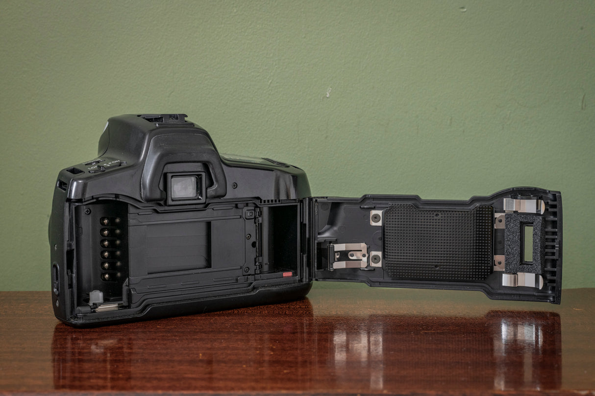 Minolta Dynax 300si with Minolta 35-70mm F4.5 Zoom Lens