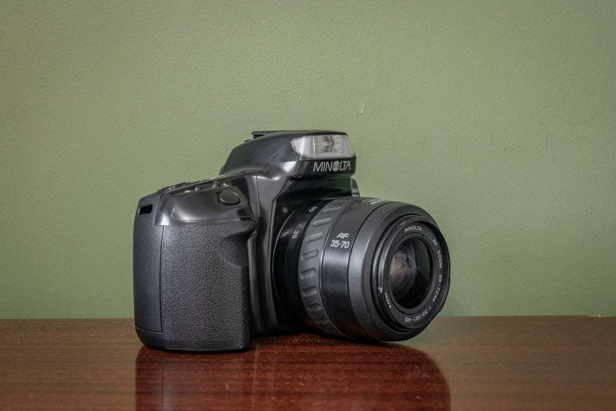 Minolta Dynax 300si with Minolta 35-70mm F4.5 Zoom Lens