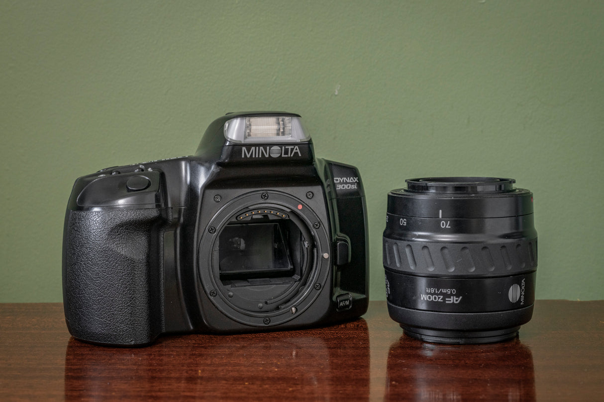 Minolta Dynax 300si with Minolta 35-70mm F4.5 Zoom Lens