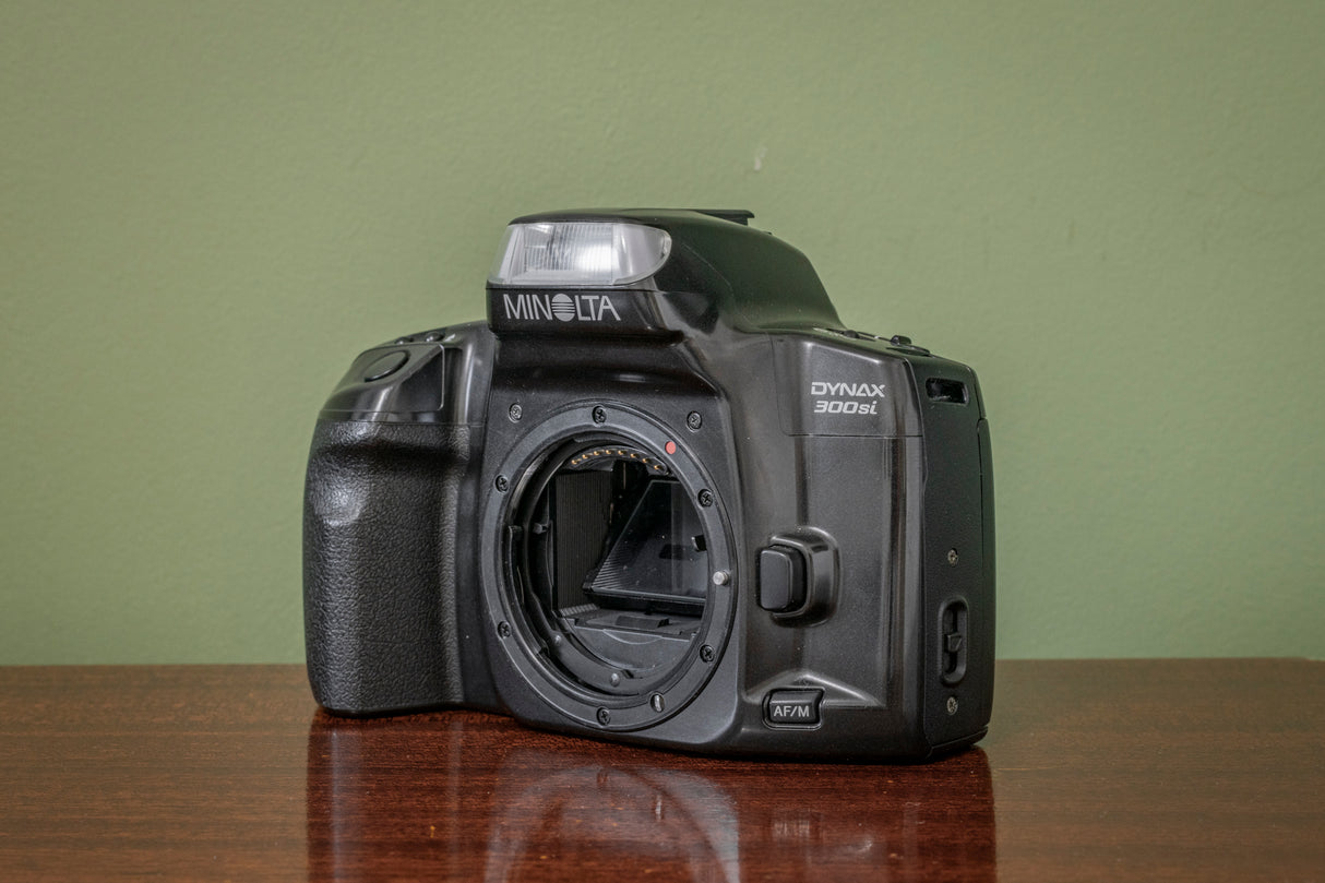 Minolta Dynax 300si with Minolta 35-70mm F4.5 Zoom Lens