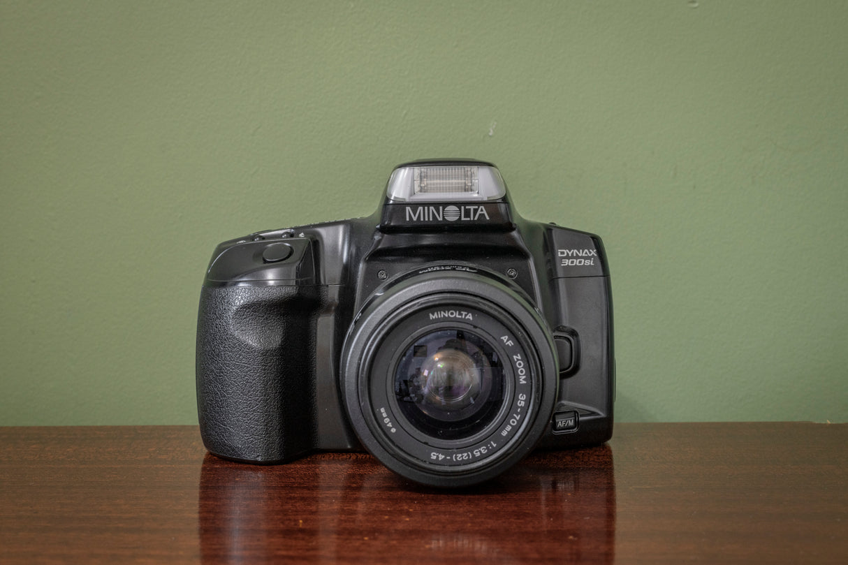 Minolta Dynax 300si with Minolta 35-70mm F4.5 Zoom Lens
