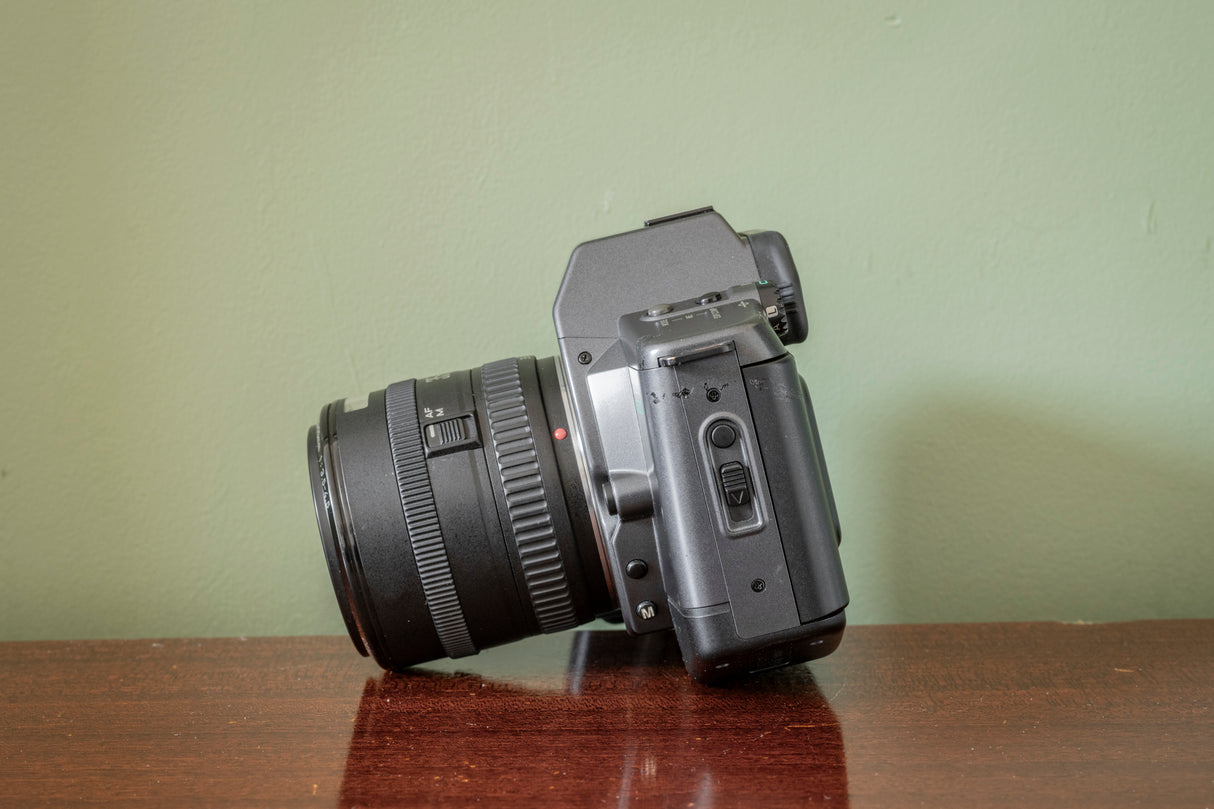 Canon EOS 600 35mm Digital SLR Film Camera with Canon 28-80mm F3.5-4.5 Zoom Lens