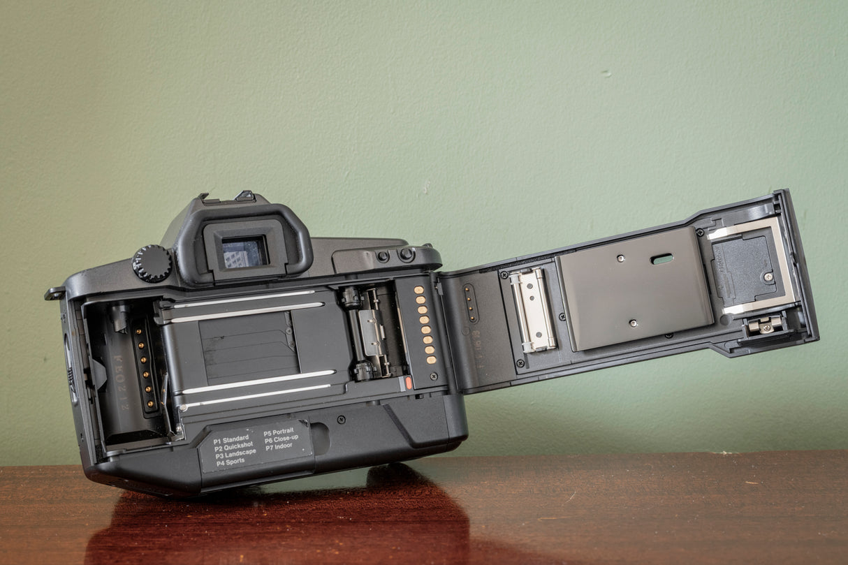 Canon EOS 600 35mm Digital SLR Film Camera with Canon 28-80mm F3.5-4.5 Zoom Lens