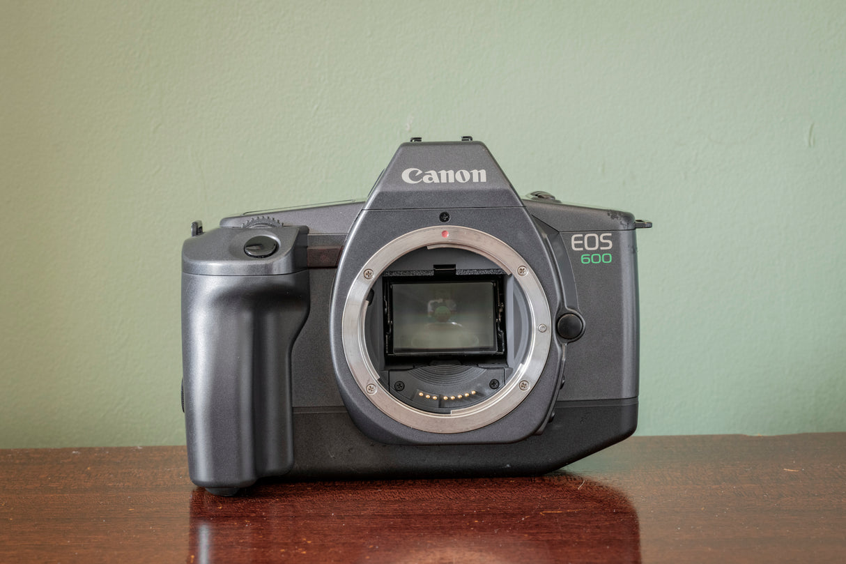 Canon EOS 600 35mm Digital SLR Film Camera with Canon 28-80mm F3.5-4.5 Zoom Lens