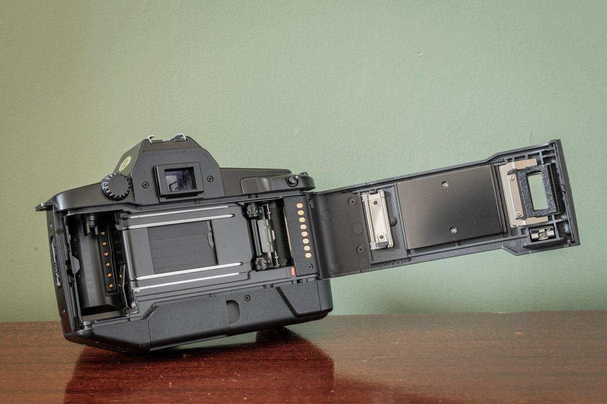 Stunning Canon EOS 650 SLR Film Camera with 25-70mm F3.5-4.5 Lens