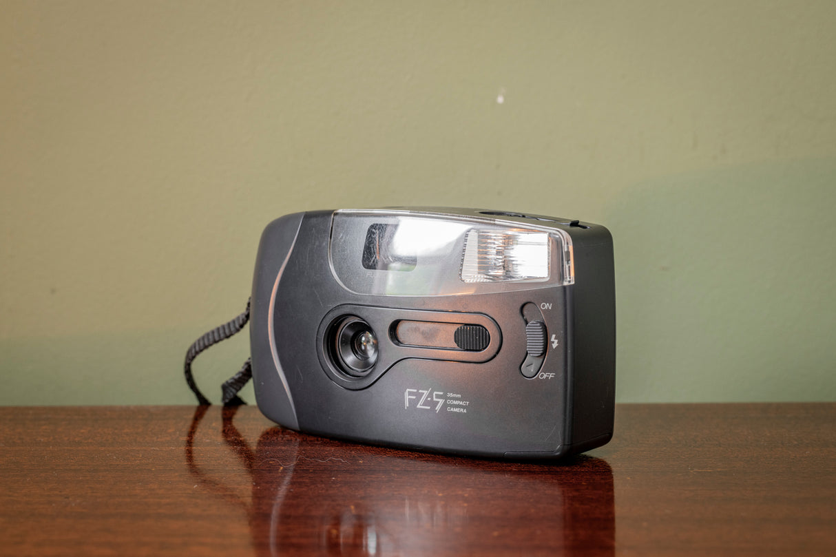 BOXED Fuji FZ-5 35mm Point and Shoot Film Camera