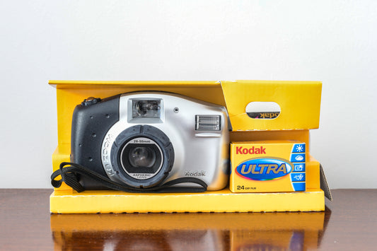 BRAND NEW VINTAGE Kodak KB Zoom 35mm Point & Shoot Film Camera Kit