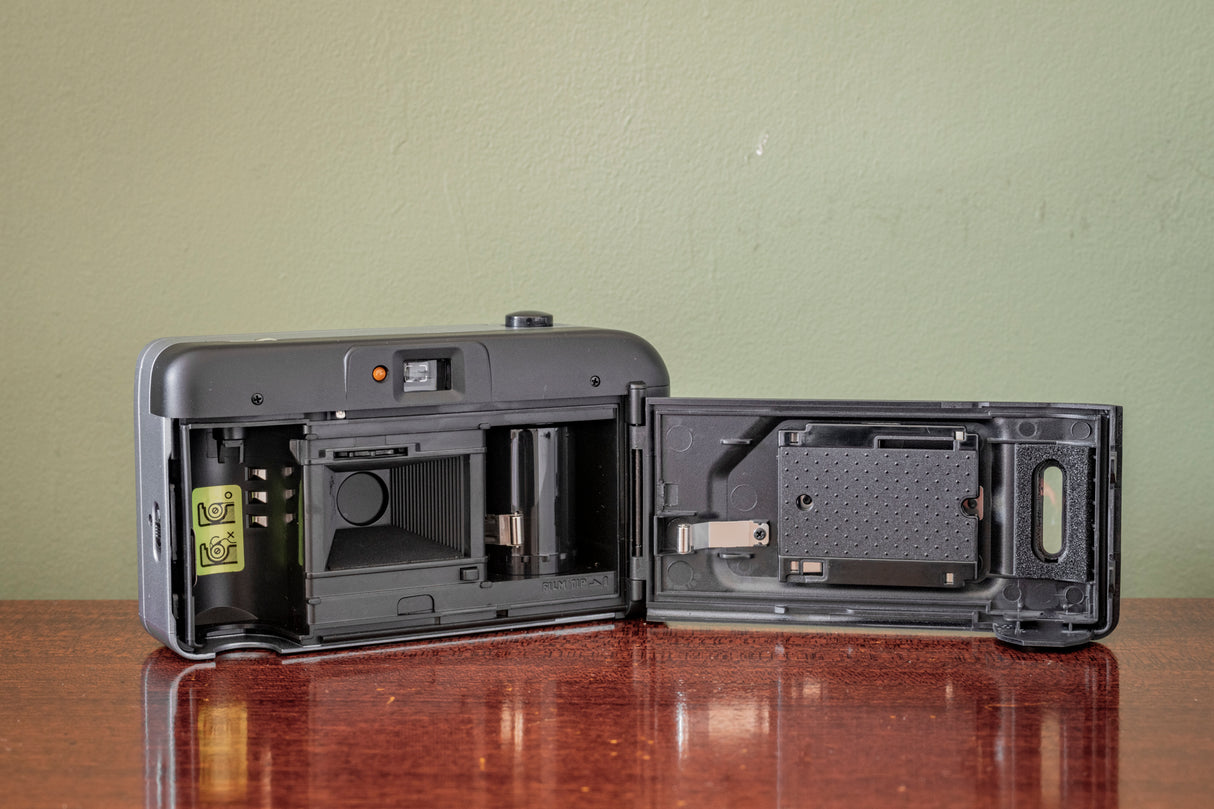 ( EX Display ) Like New Boxed Olympus Trip MD3 35mm Point and Shoot Film Camera - Silver