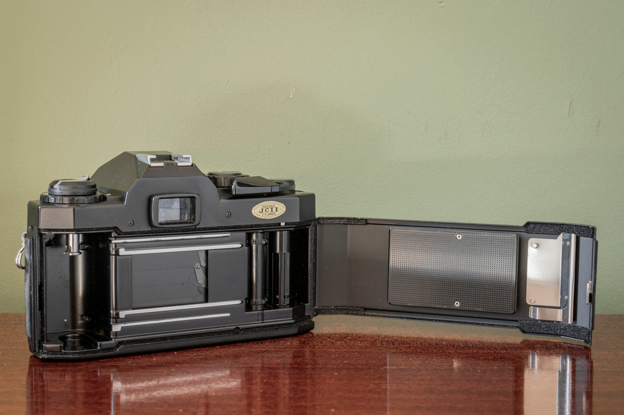 Miranda Ms-3 35mm Film Camera with Miranda 28-70mm F3.5-4.8 Lens