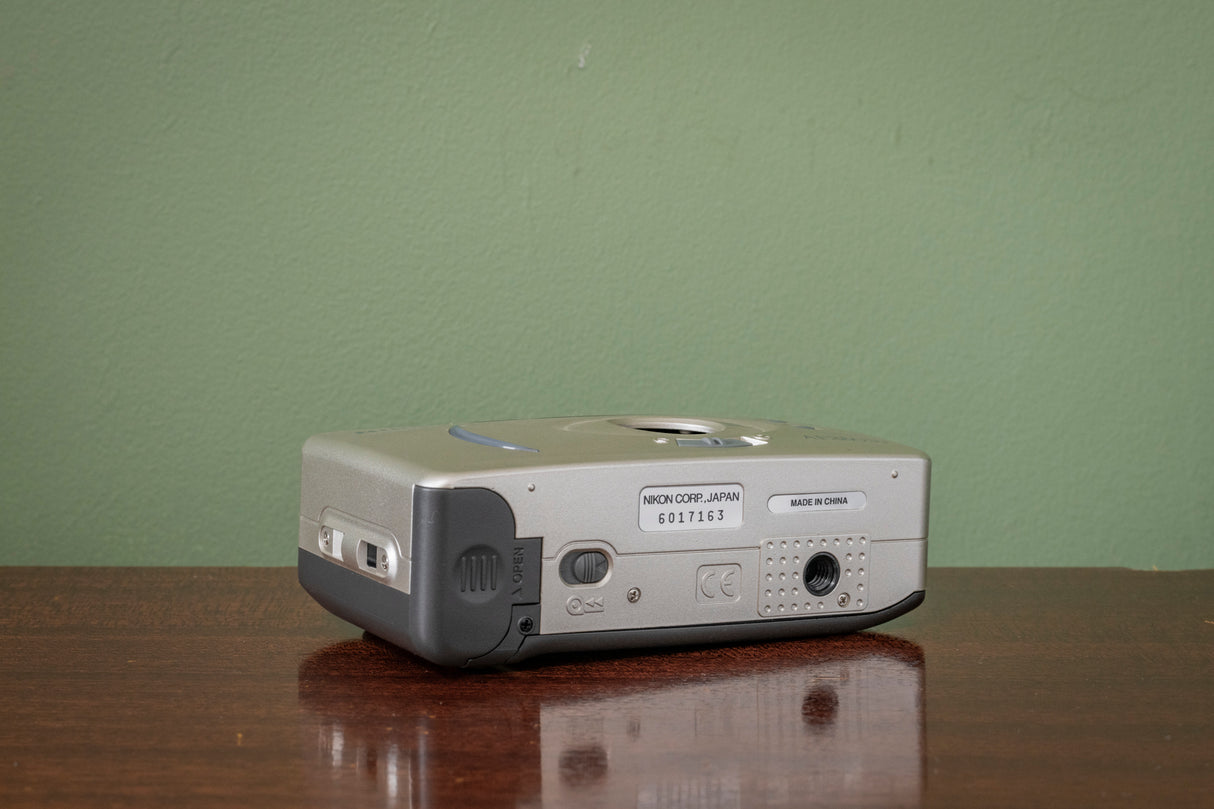 RARE BRAND NEW ( BOXED ) Nikon AF250SV 35mm Point & Shoot Film Camera - GOLD