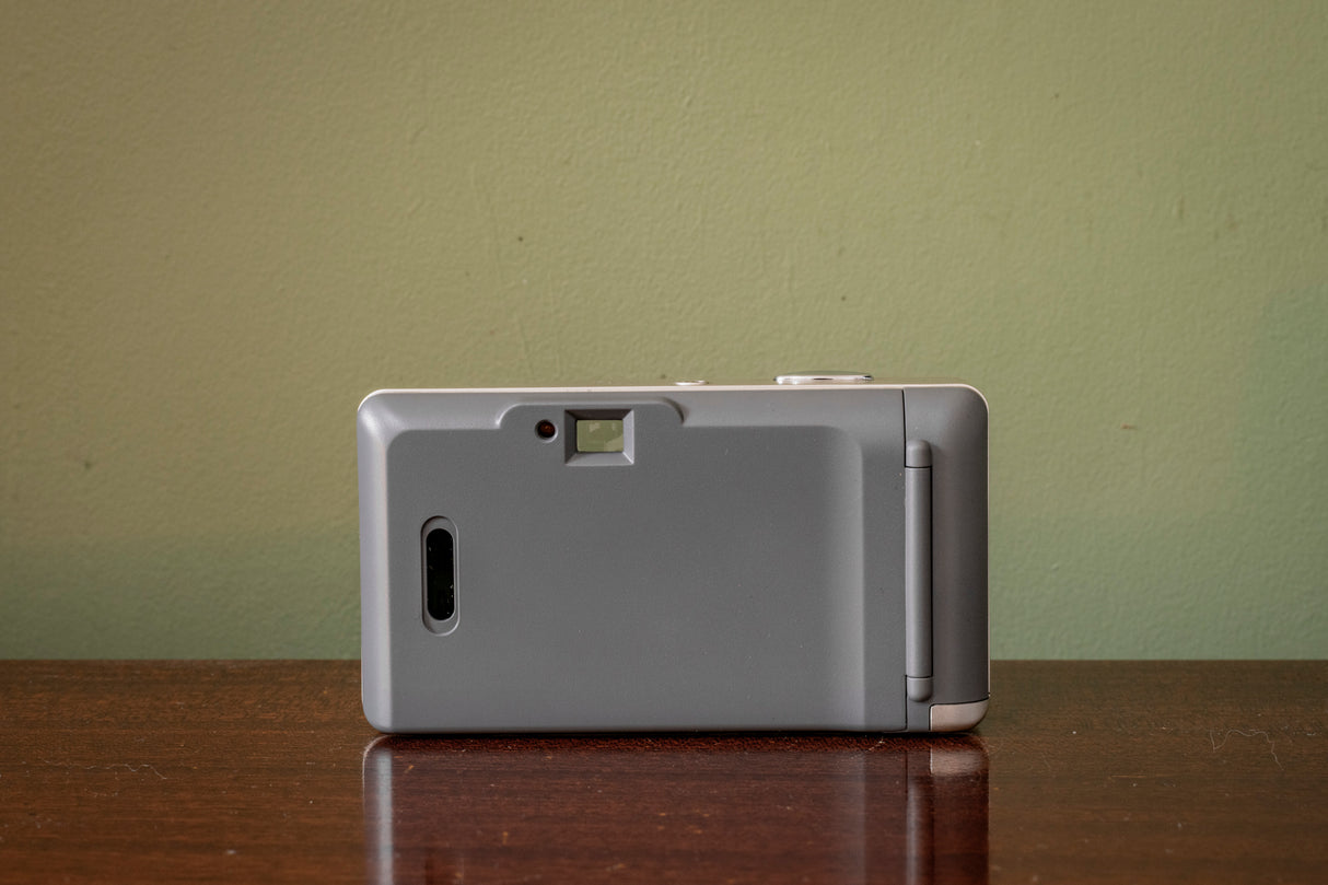 MINT ( LIKE NEW ) BOXED Olympus Trip GO 100 35mm Point and Shoot Film Camera