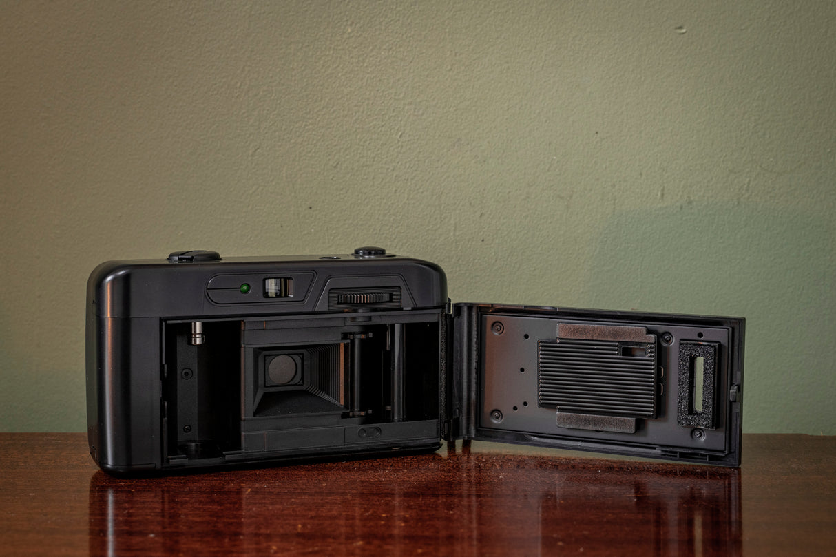 Boxed ( Like New ) Boxed Olympus Shoot and Go R 35mm Point and Shoot Film Camera