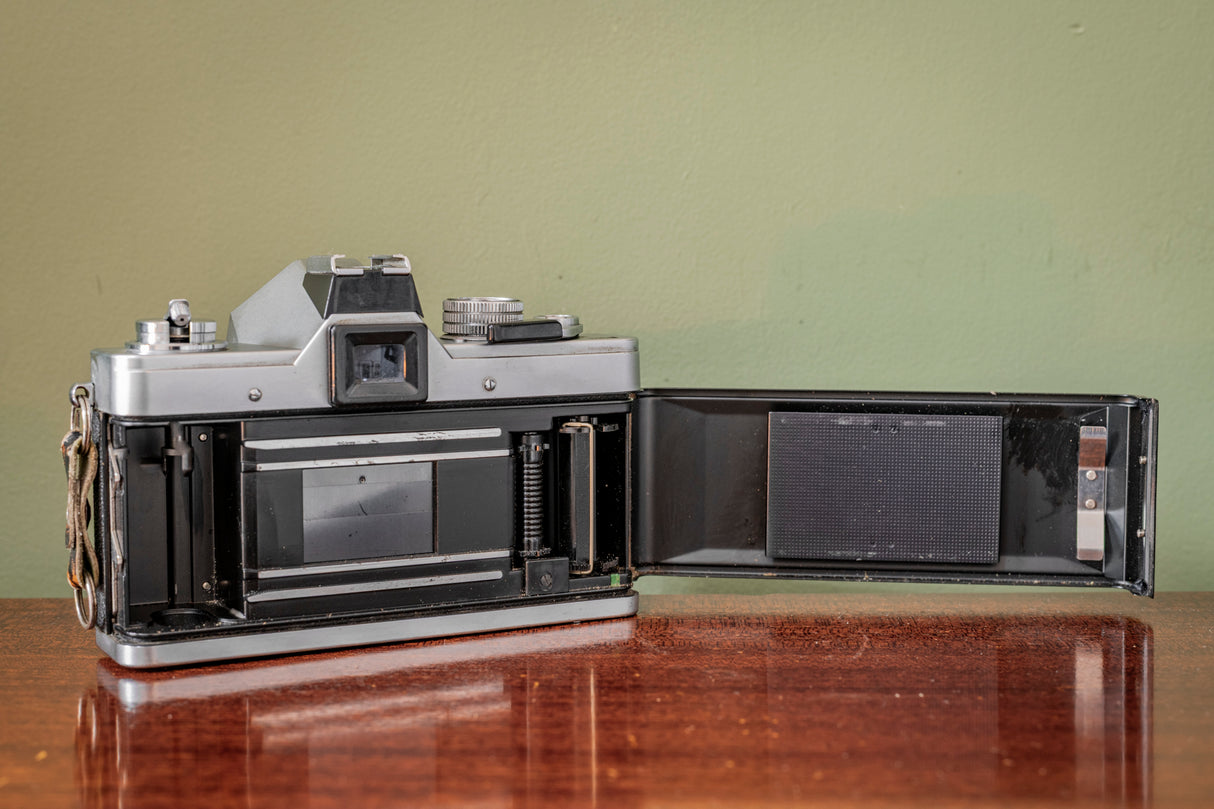 Gorgeous 1978 Praktica Super TL3 35mm Film Camera with Pentacon 50mm F1.8 Lens