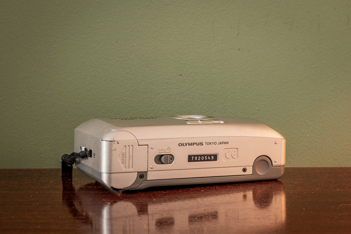 1990's Olympus Trip 100R 35mm Point and Shoot Film Camera