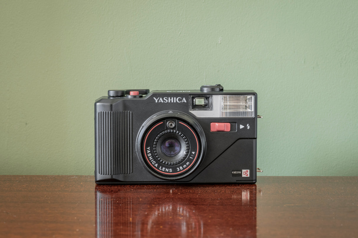 MINT BOXED ( LIKE NEW ) Yashica MF-3 35mm Point & Shoot Film Camera