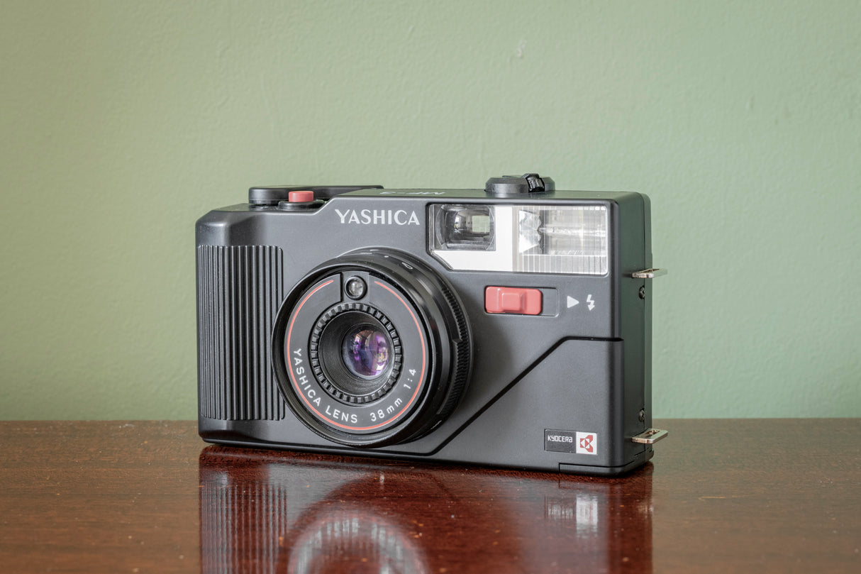 MINT BOXED ( LIKE NEW ) Yashica MF-3 35mm Point & Shoot Film Camera