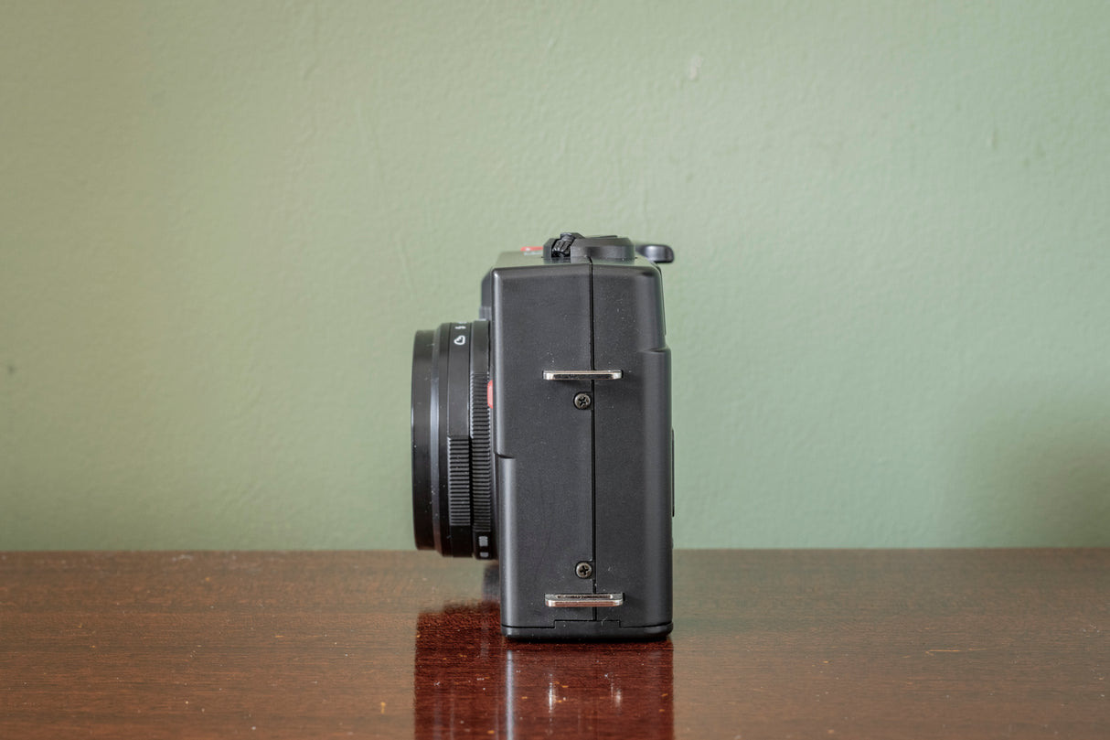 MINT BOXED ( LIKE NEW ) Yashica MF-3 35mm Point & Shoot Film Camera