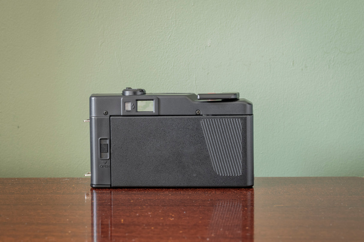 MINT BOXED ( LIKE NEW ) Yashica MF-3 35mm Point & Shoot Film Camera