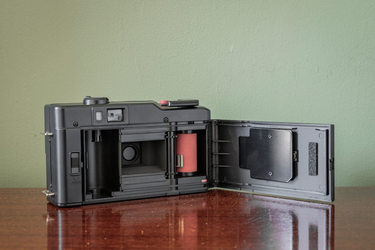 MINT BOXED ( LIKE NEW ) Yashica MF-3 35mm Point & Shoot Film Camera