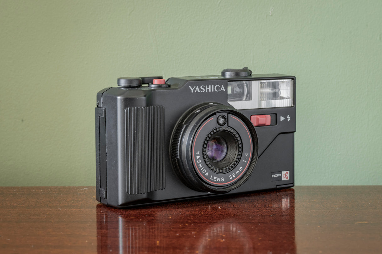 MINT BOXED ( LIKE NEW ) Yashica MF-3 35mm Point & Shoot Film Camera