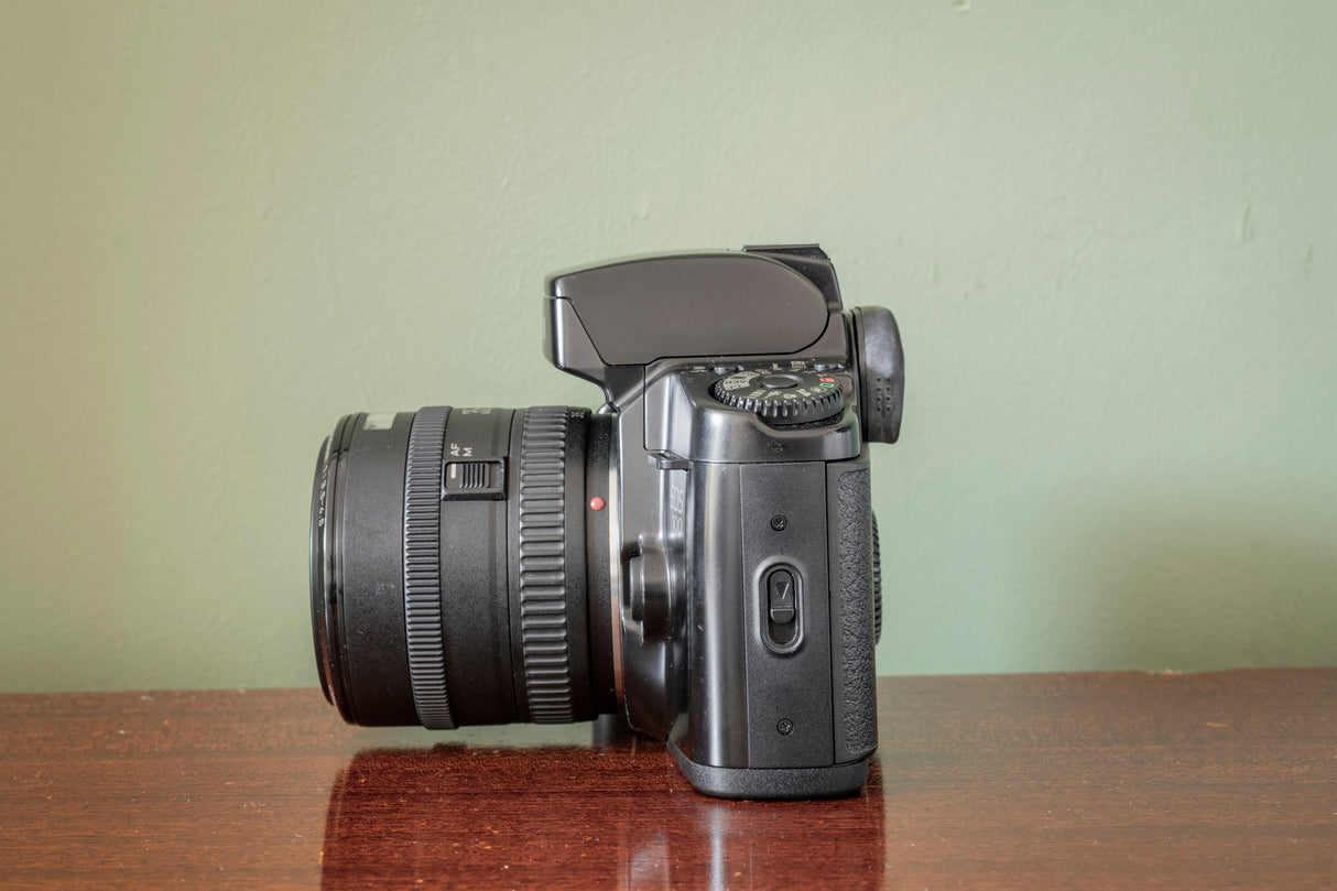 Lovely Canon EOS 100 35mm SLR Film Camera + Canon 35-70mm F3.5-4.5 Zoom Lens