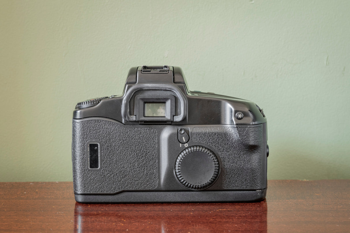 Lovely Canon EOS 100 35mm SLR Film Camera + Canon 35-70mm F3.5-4.5 Zoom Lens