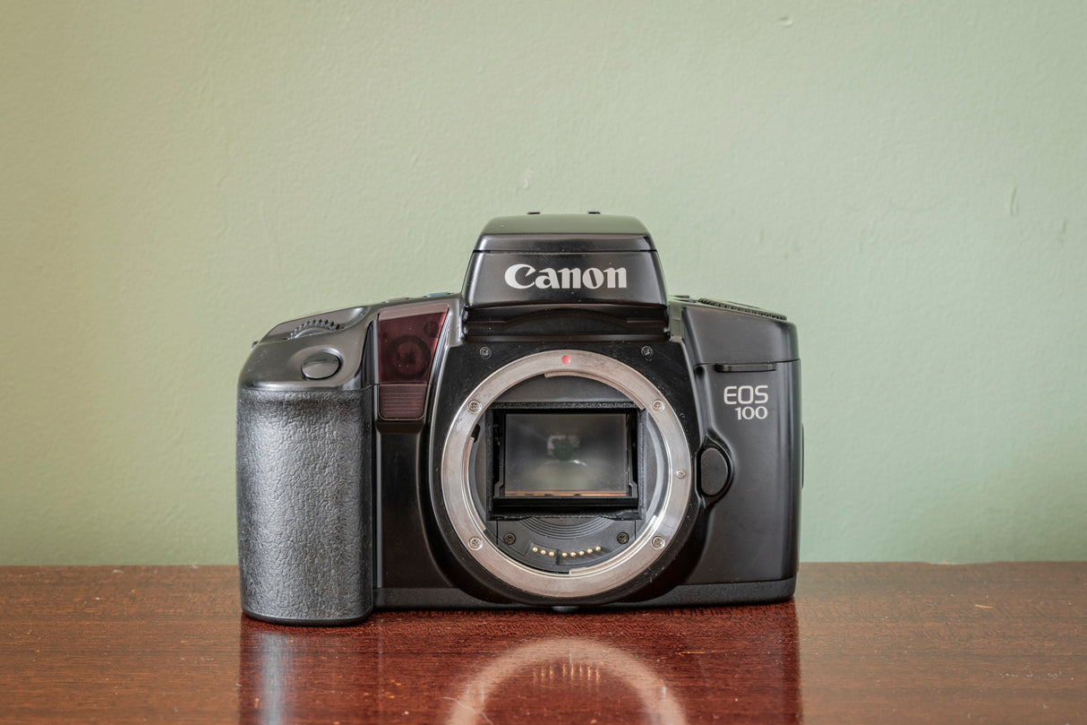 Lovely Canon EOS 100 35mm SLR Film Camera + Canon 35-70mm F3.5-4.5 Zoom Lens