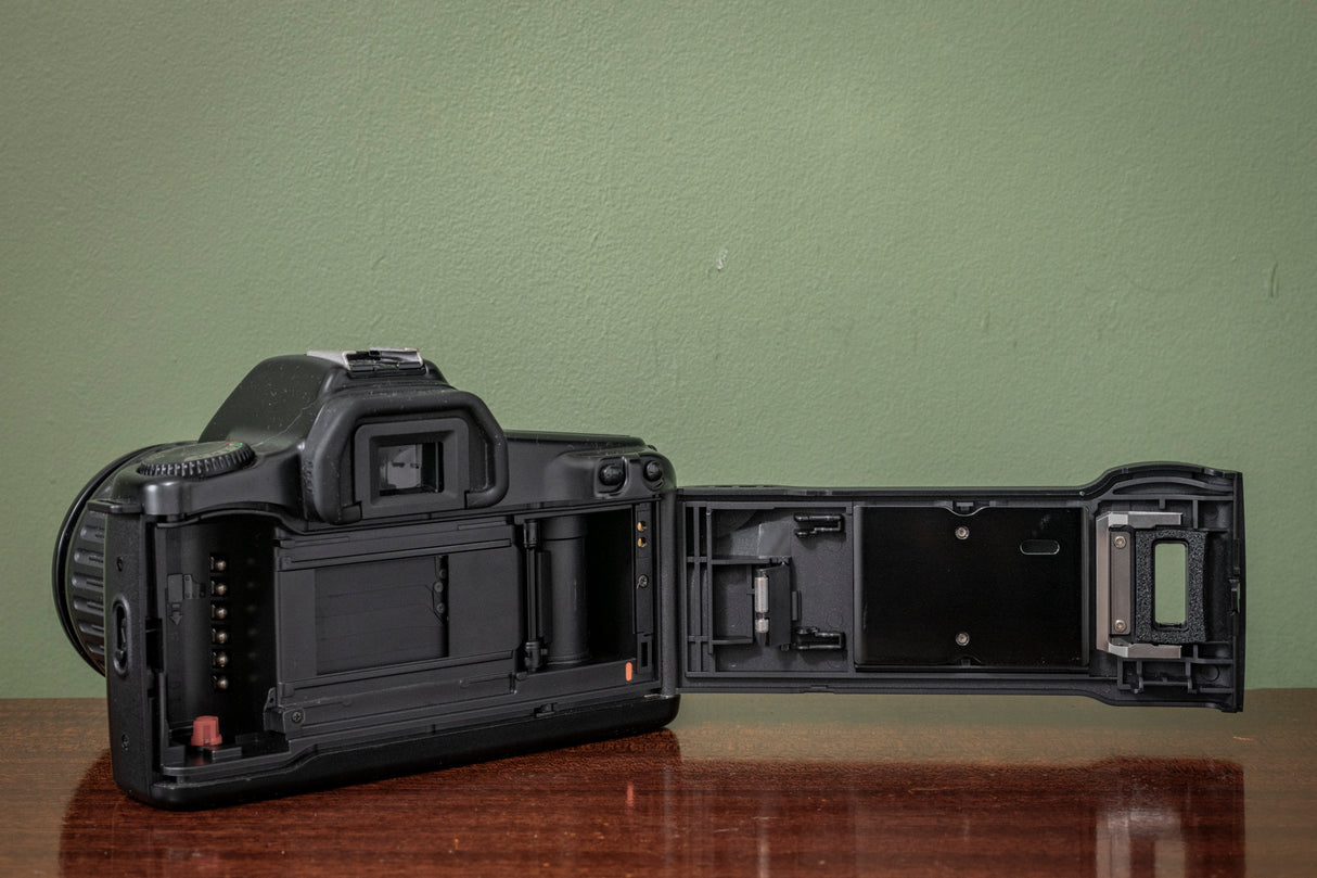 Canon EOS 1000 35mm SLR Film Camera Kit with Canon 35-80mm Lens