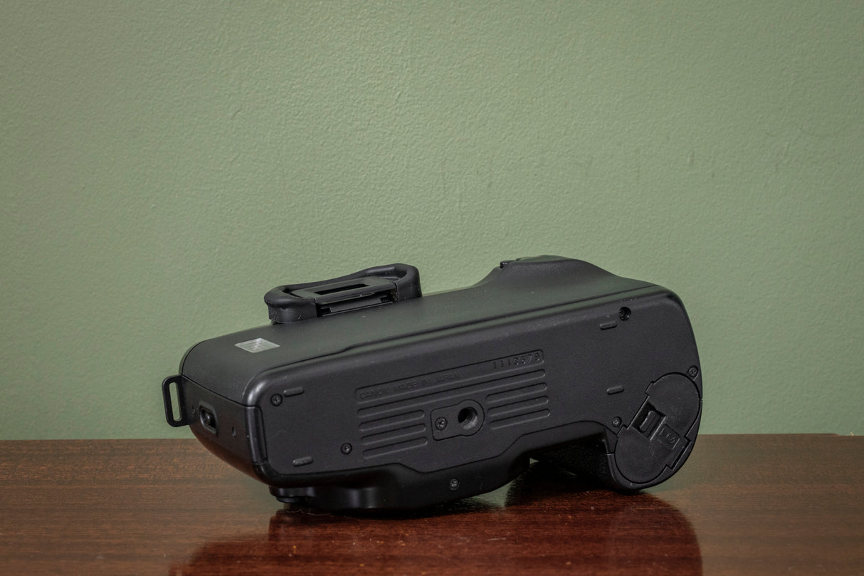 Canon EOS 1000 35mm SLR Film Camera Kit with Canon 35-80mm Lens