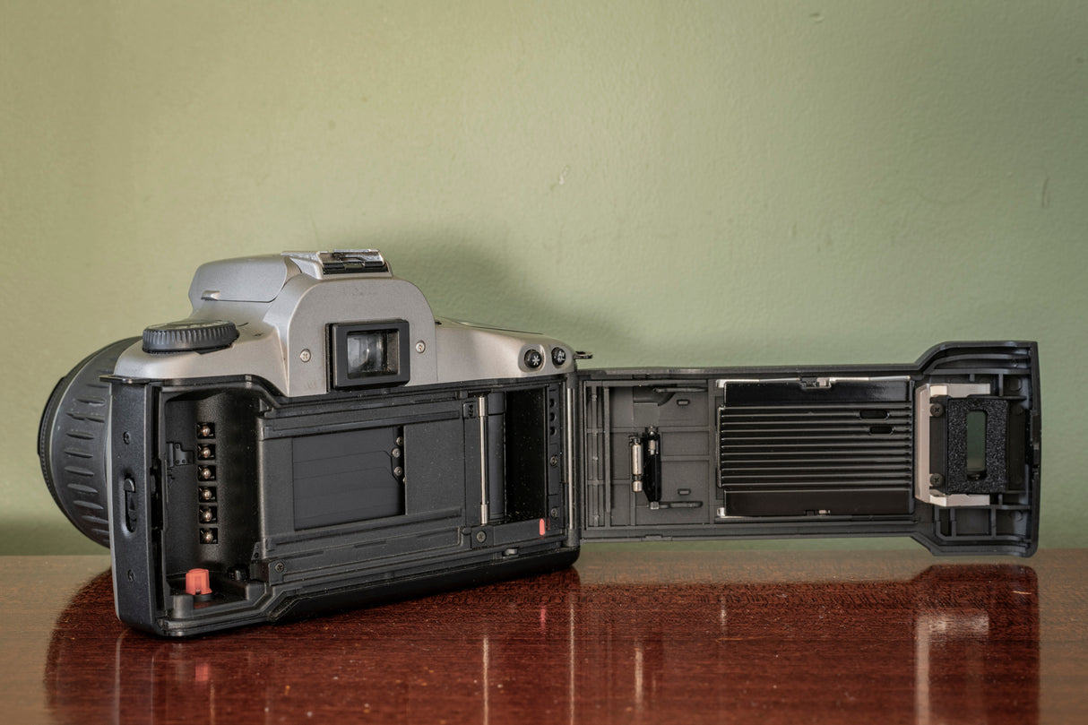 Canon EOS 3000 35mm SLR Film Camera + 28-90mm F4-5.6 Lens