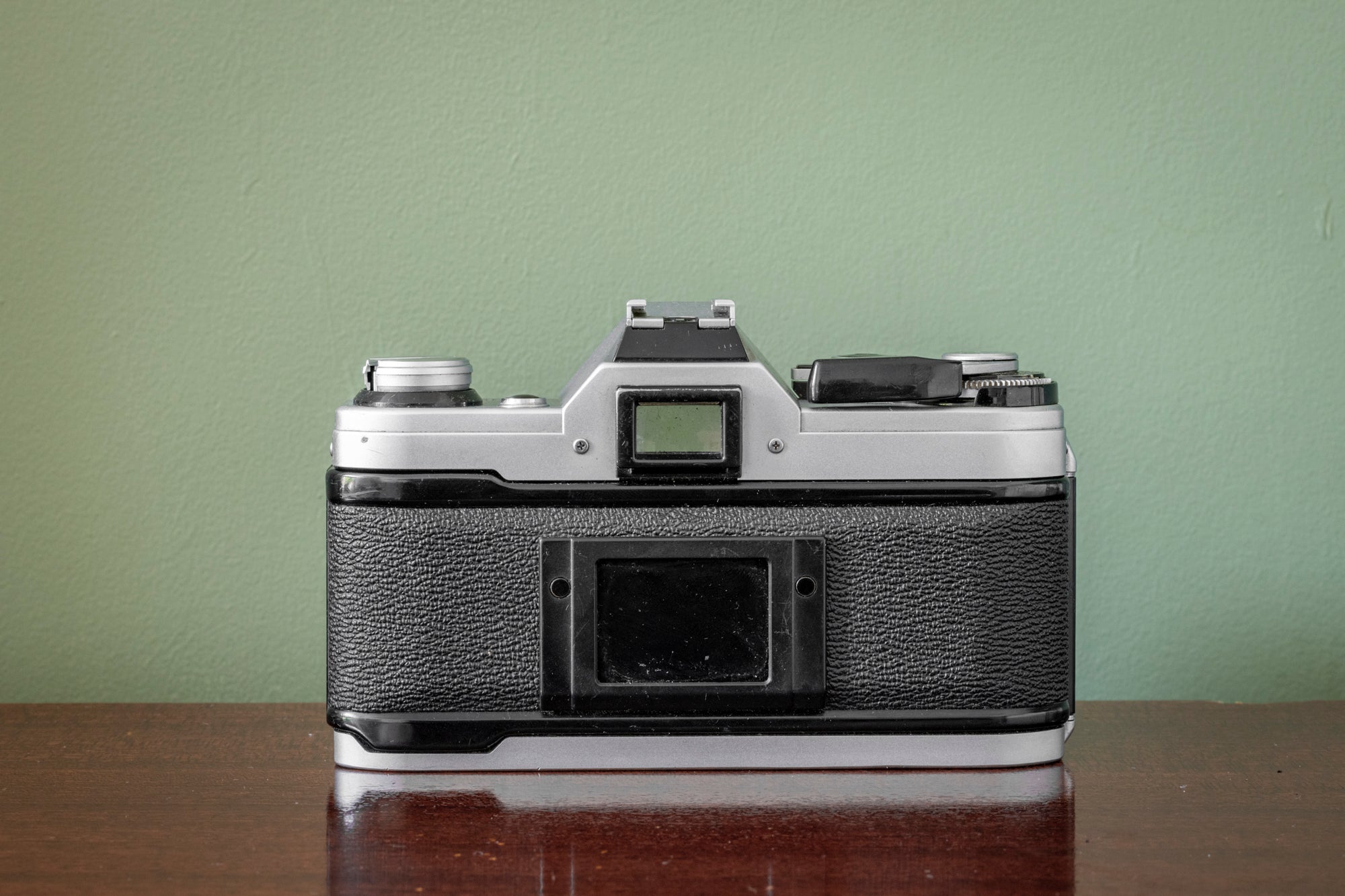 Stunning 1980s Canon AE1 35mm SLR Film Camera + Canon 50mm Stunning 1980s Canon AE1 35mm SLR Film Camera + Canon 50mm