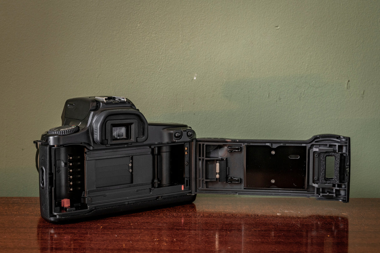 Boxed Canon EOS 1000FN 35mm SLR Film Camera Kit with Canon 35-80mm USM Lens