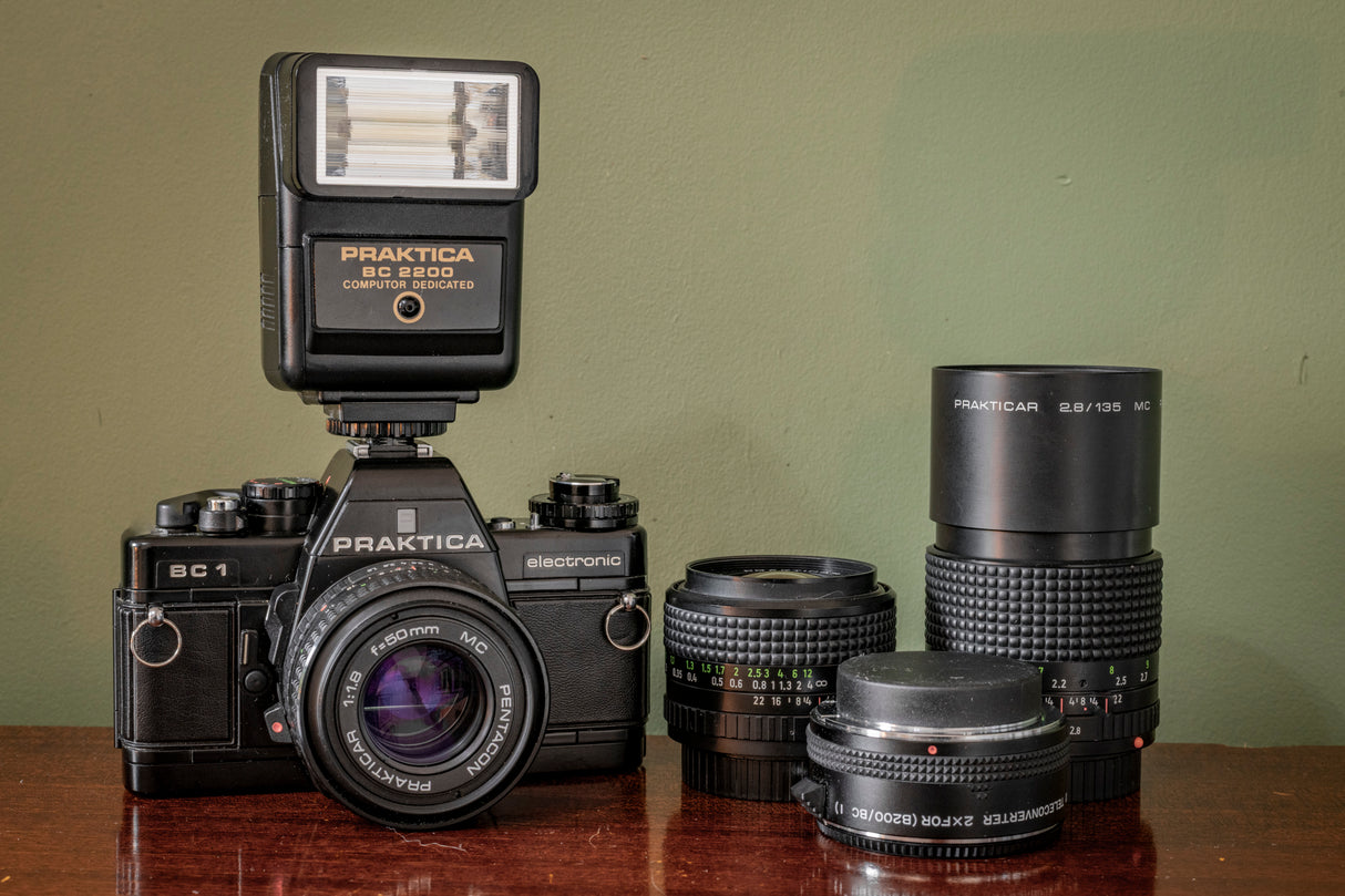 * RARE * Praktica BC1 35mm Film Camera Kit with Pentacon 50mm F1.8, 28mm F2.8 & 135mm F2.8 Lens + Incredible old leather carry case