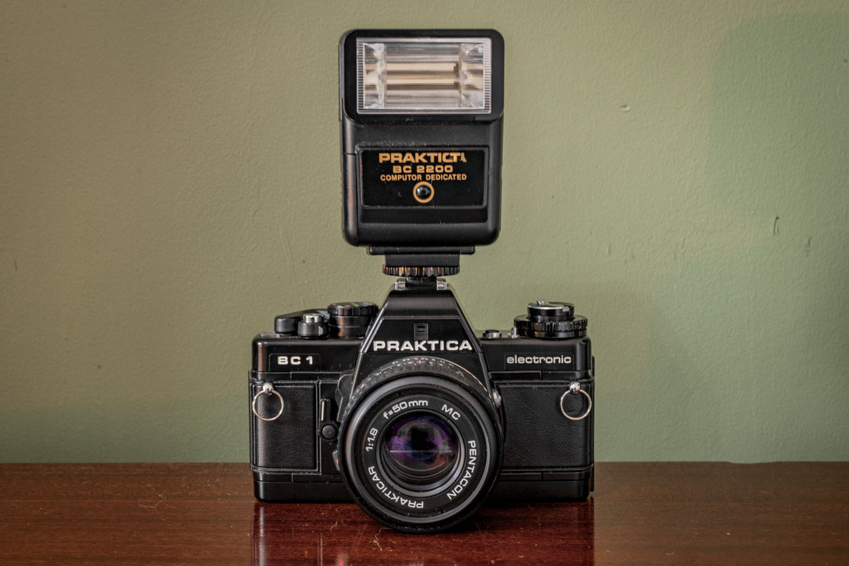 * RARE * Praktica BC1 35mm Film Camera Kit with Pentacon 50mm F1.8, 28mm F2.8 & 135mm F2.8 Lens + Incredible old leather carry case