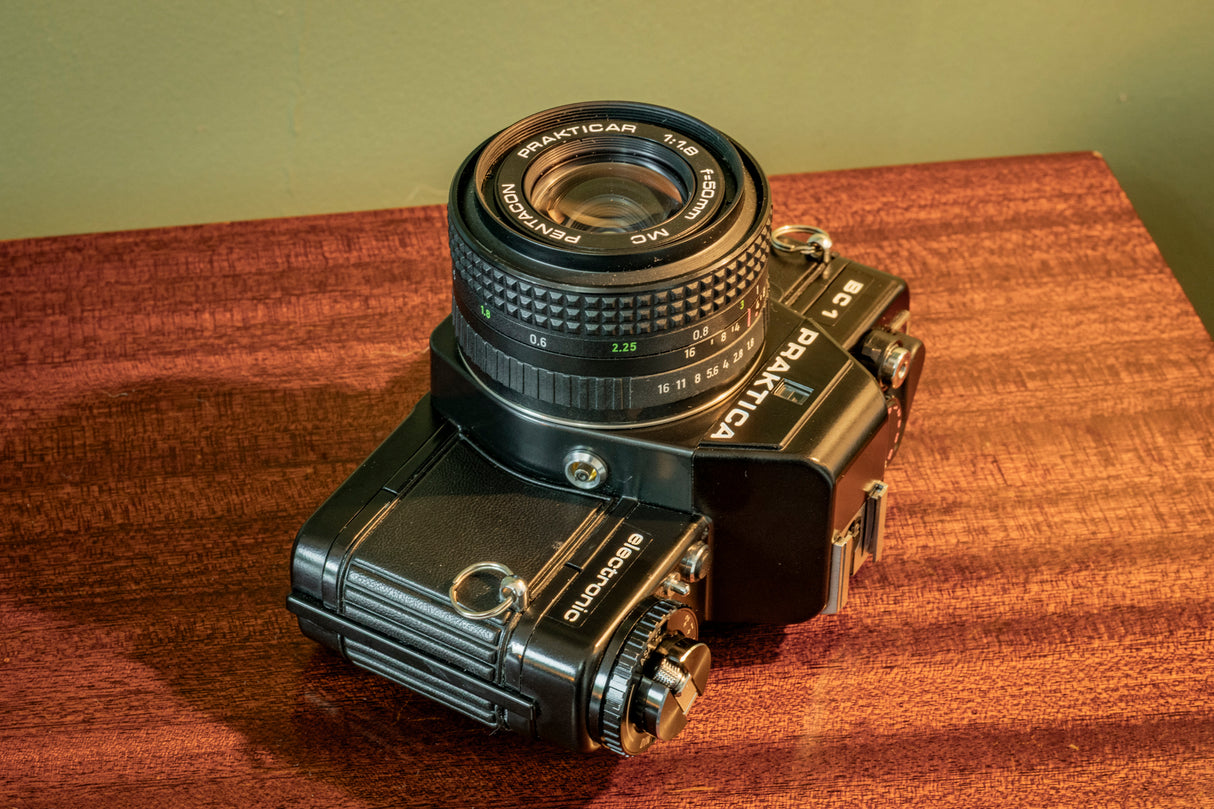 * RARE * Praktica BC1 35mm Film Camera Kit with Pentacon 50mm F1.8, 28mm F2.8 & 135mm F2.8 Lens + Incredible old leather carry case