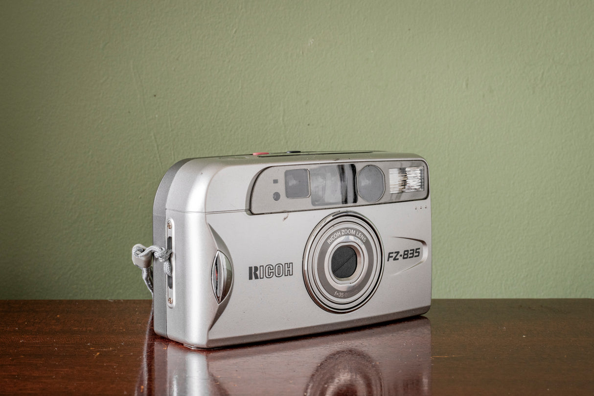 Ricoh FZ-835 35mm Point and Shoot Film Camera