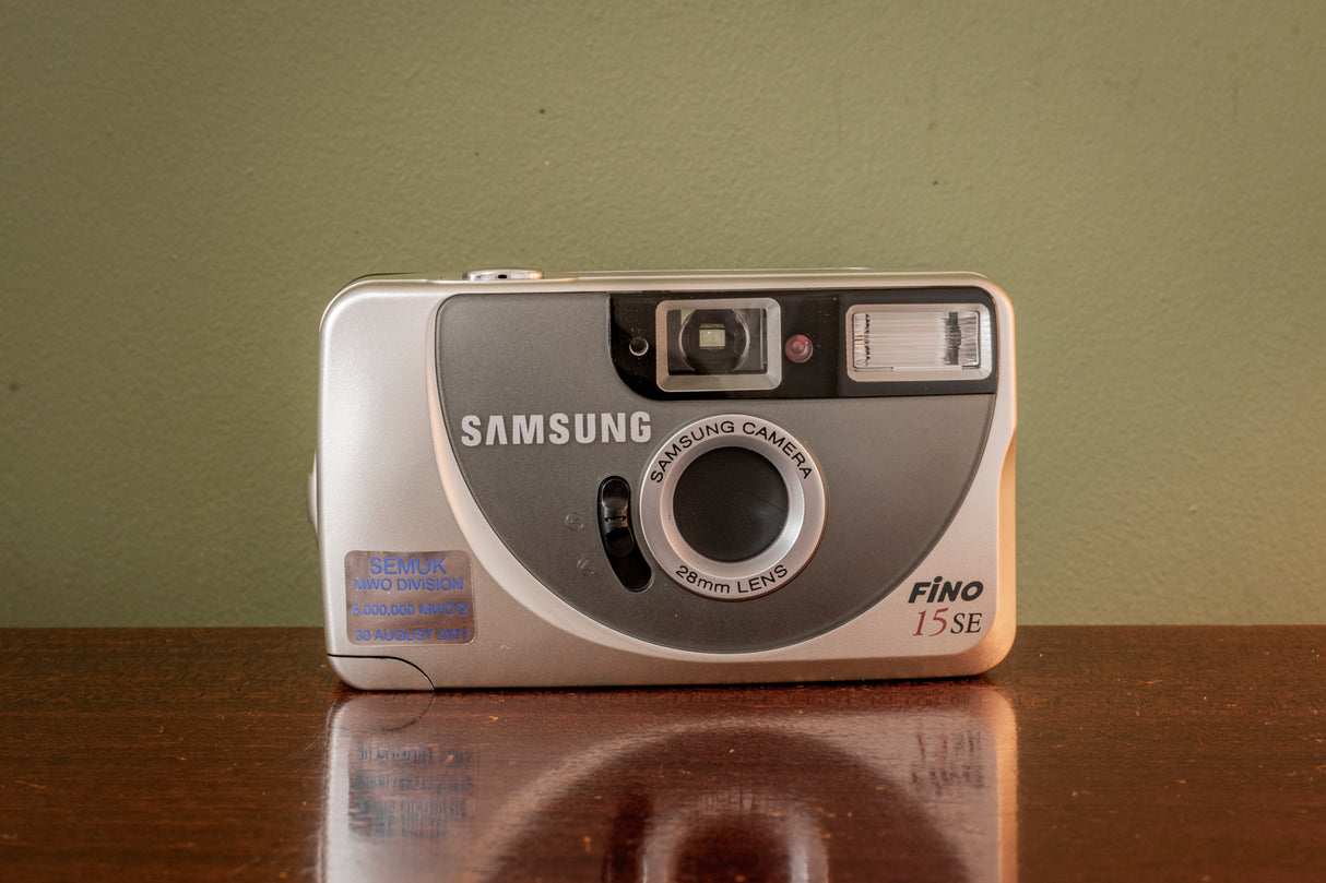 BRAND NEW BOXED Samsung Fino 15SE 35mm Point and Shoot Film Camera