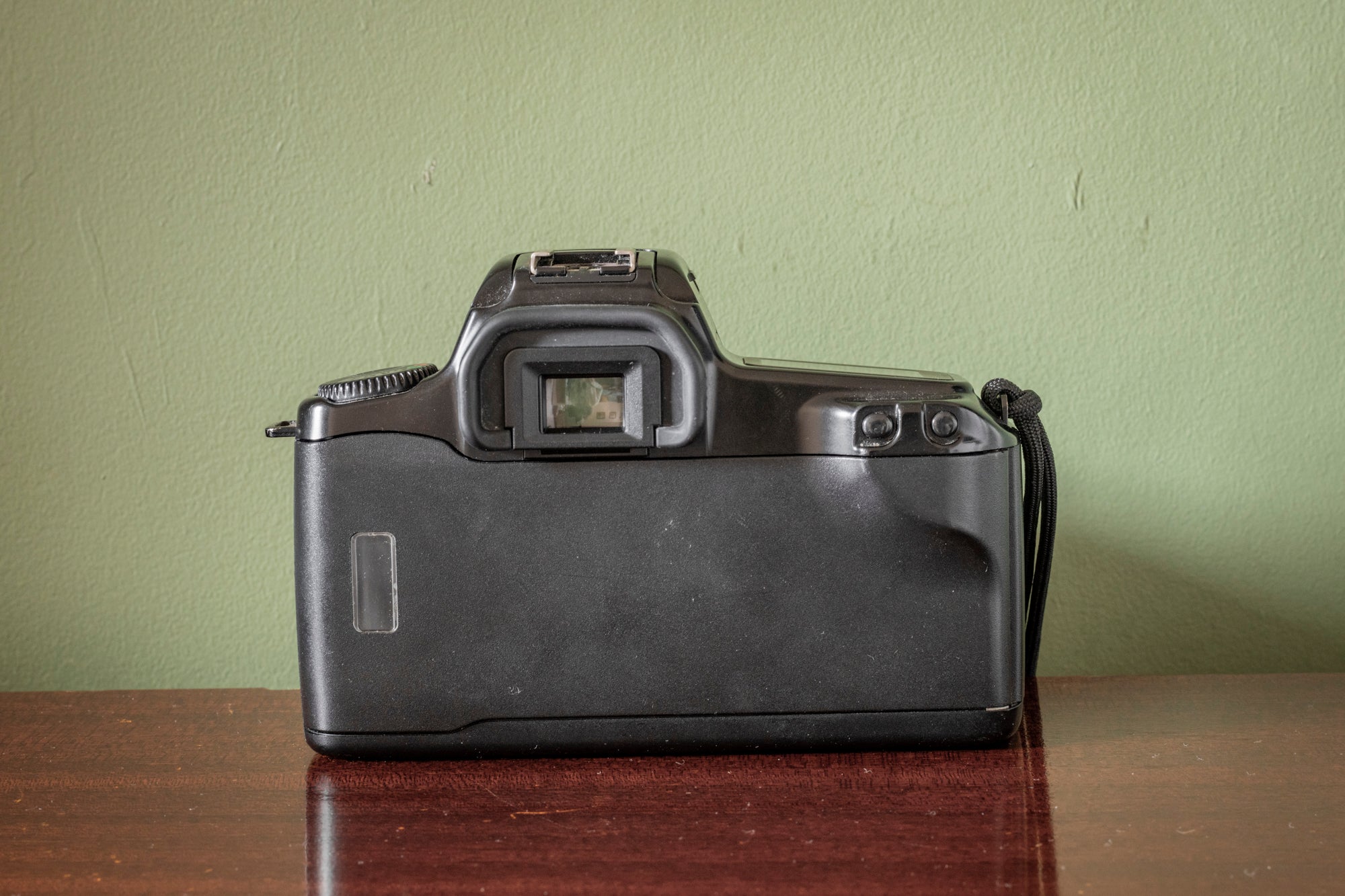 Canon EOS 1000F 35mm Digital SLR Film Camera with Canon 35-80mm F4