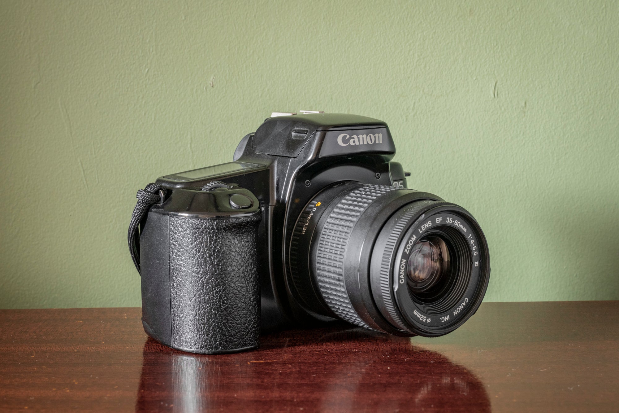 Canon EOS 1000F 35mm Digital SLR Film Camera with Canon 35-80mm F4