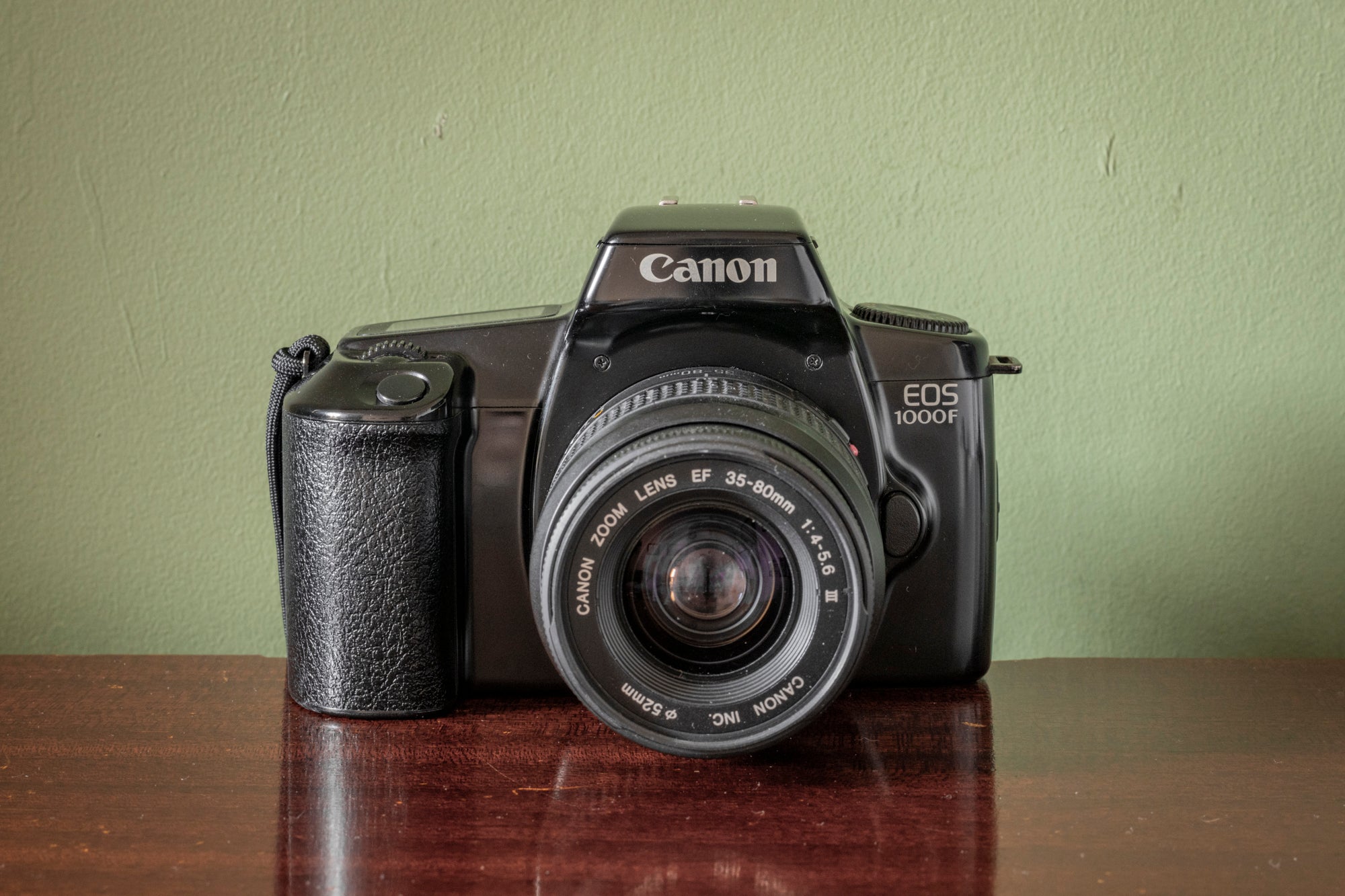 Canon EOS 1000F 35mm Digital SLR Film Camera with Canon 35-80mm F4