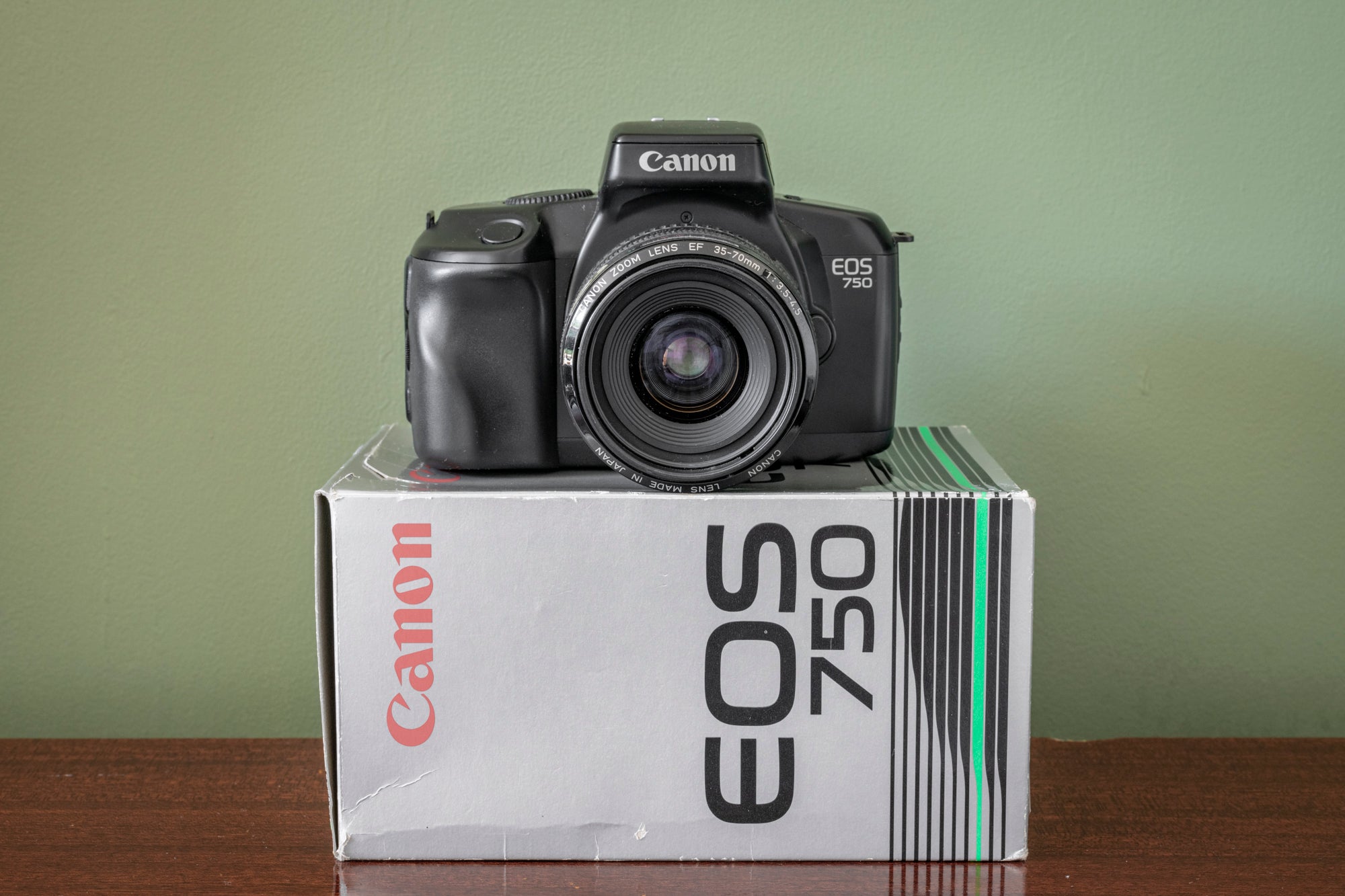 Boxed Canon EOS 750 35mm Film Camera + Canon Zoom EF 35-70mm F3.5