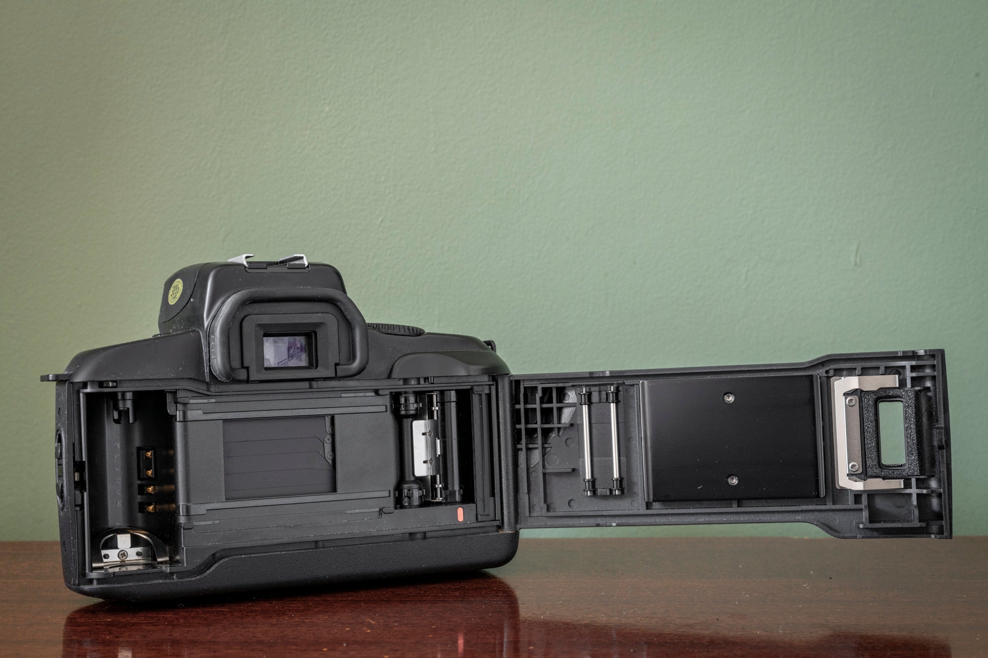 Boxed Canon EOS 750 35mm Film Camera + Canon Zoom EF 35-70mm F3.5